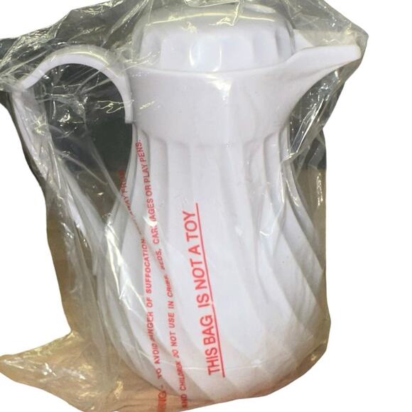NWT Connoisserve White Insulated Carafe - Picture 1 of 5